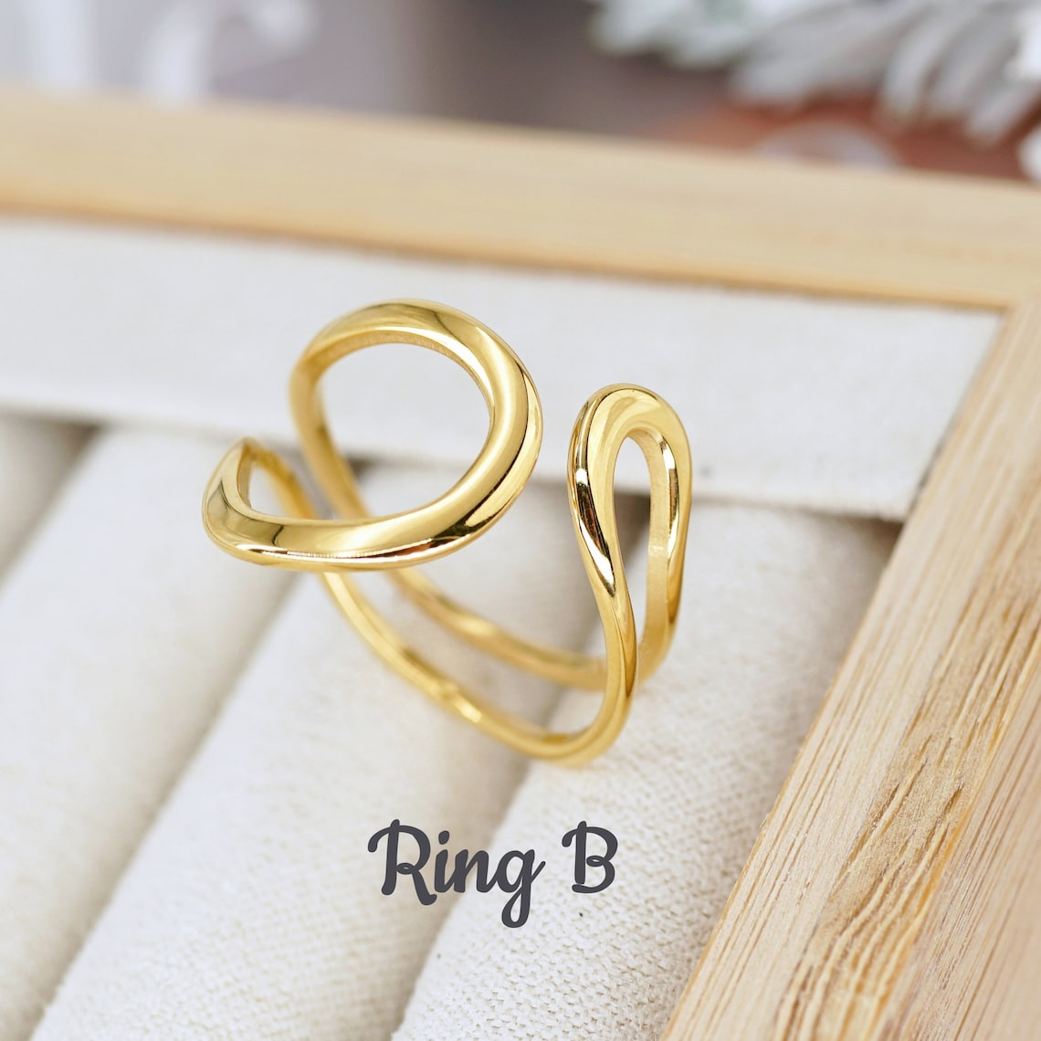 Dainty Gold Curved Ring