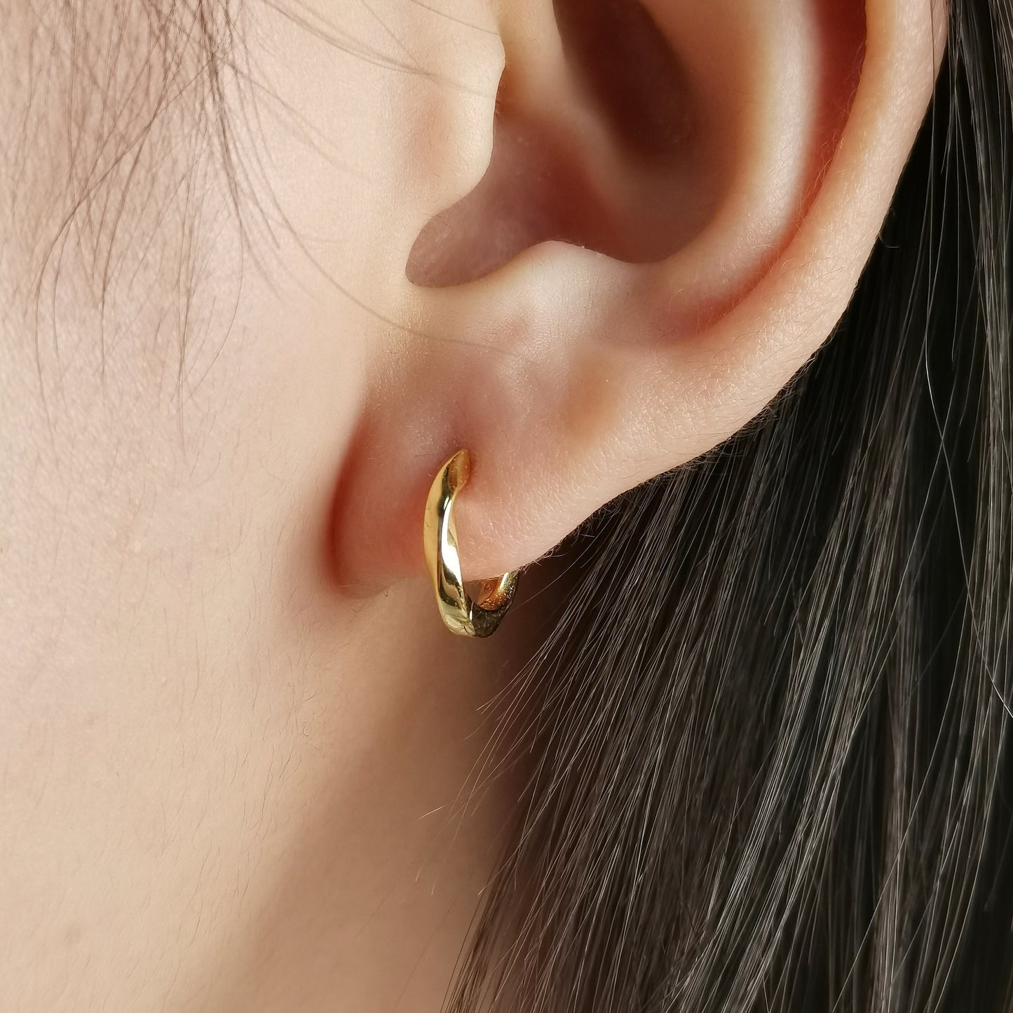 Simple Twist Hoop Earrings